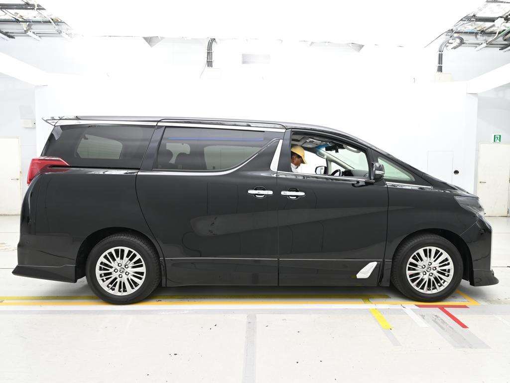 2022 Toyota Alphard SR C Package 4WD auction photo 3