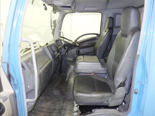 2009 Isuzu Forward Tank car auction photo 8