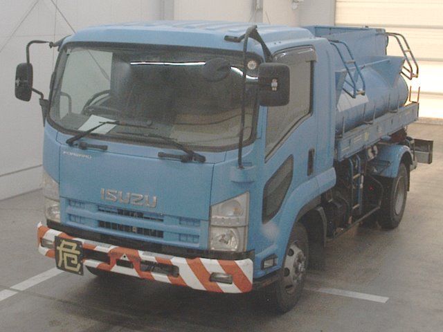 Japan Auction Vehicles 10 2009 Isuzu Forward Tank car auction photo
