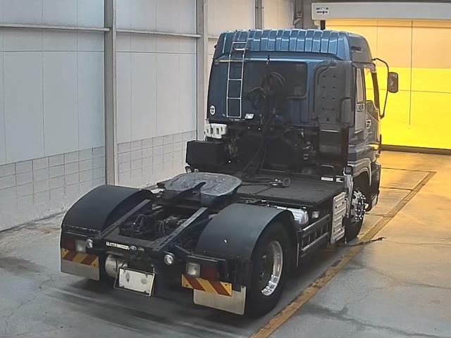 2011 Isuzu トラクター auction photo 2