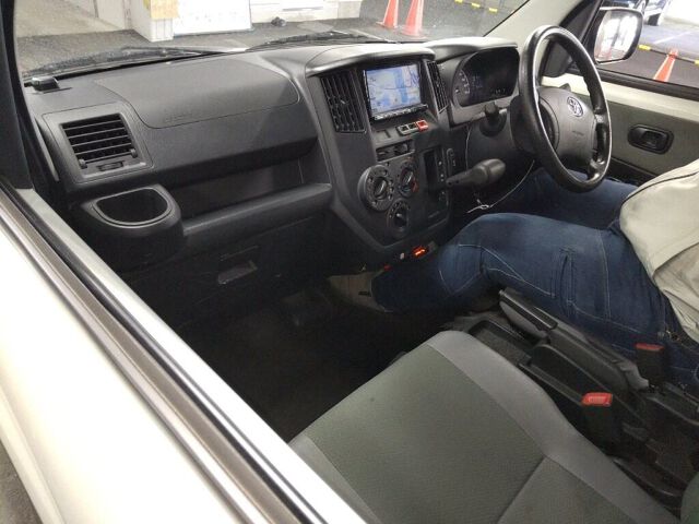 2022 Toyota TownAce Van GL 4WD auction photo 6