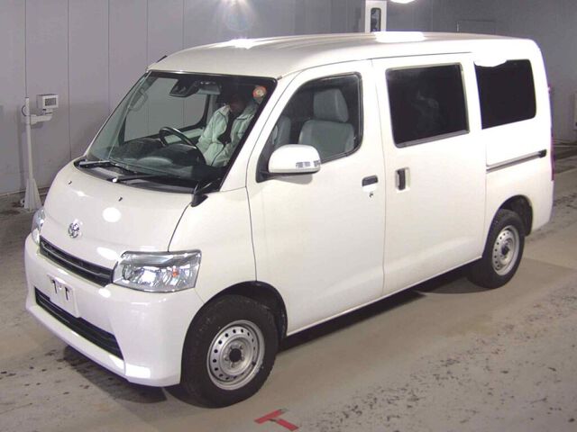 2022 Toyota TownAce Van GL 4WD auction photo 4