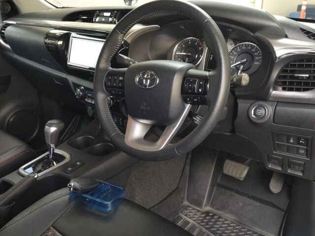 2021 Toyota Hilux Z 4WD auction photo 3