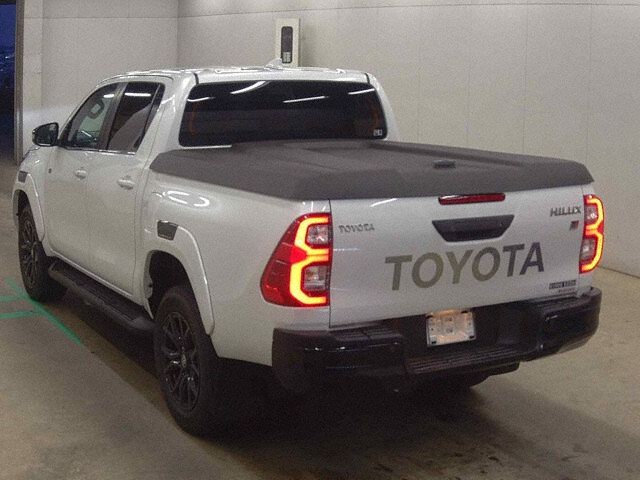 2024 Toyota Hilux Z GRスポーツ 4WD auction photo 2