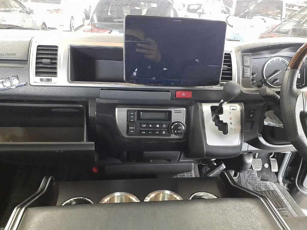 2022 Toyota Hiace GL auction photo 12