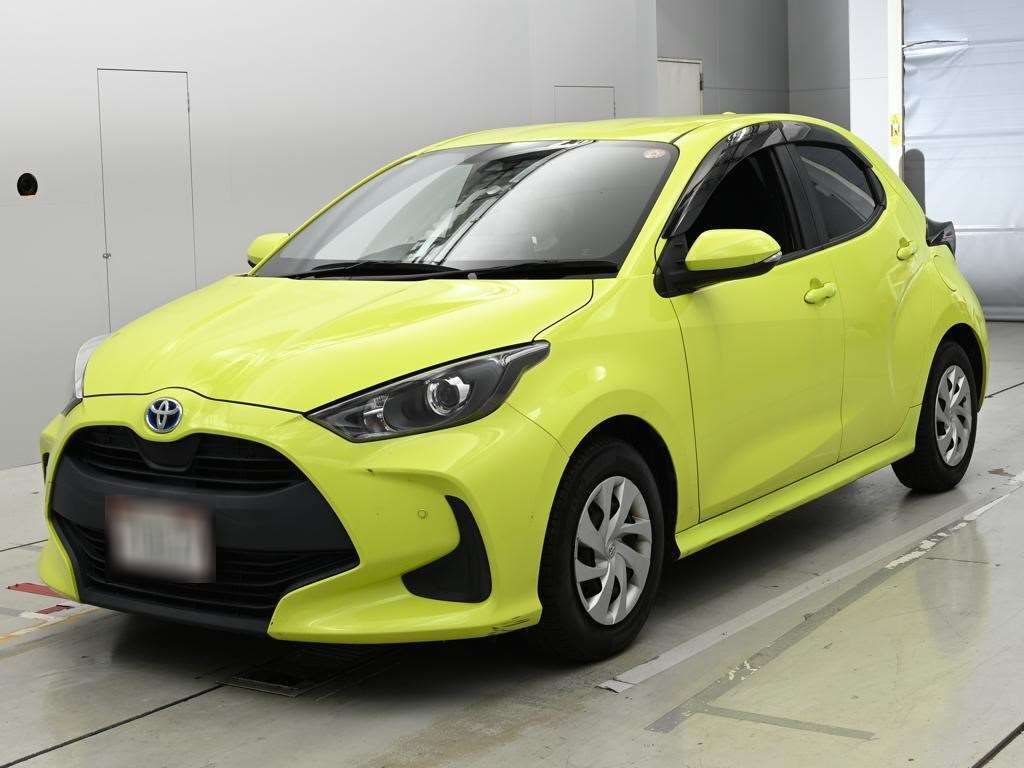 Japan Auction Vehicles 14 2021 Toyota Yaris ハイブリッドX auction photo