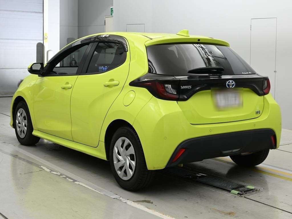 2021 Toyota Yaris ハイブリッドX auction photo 6