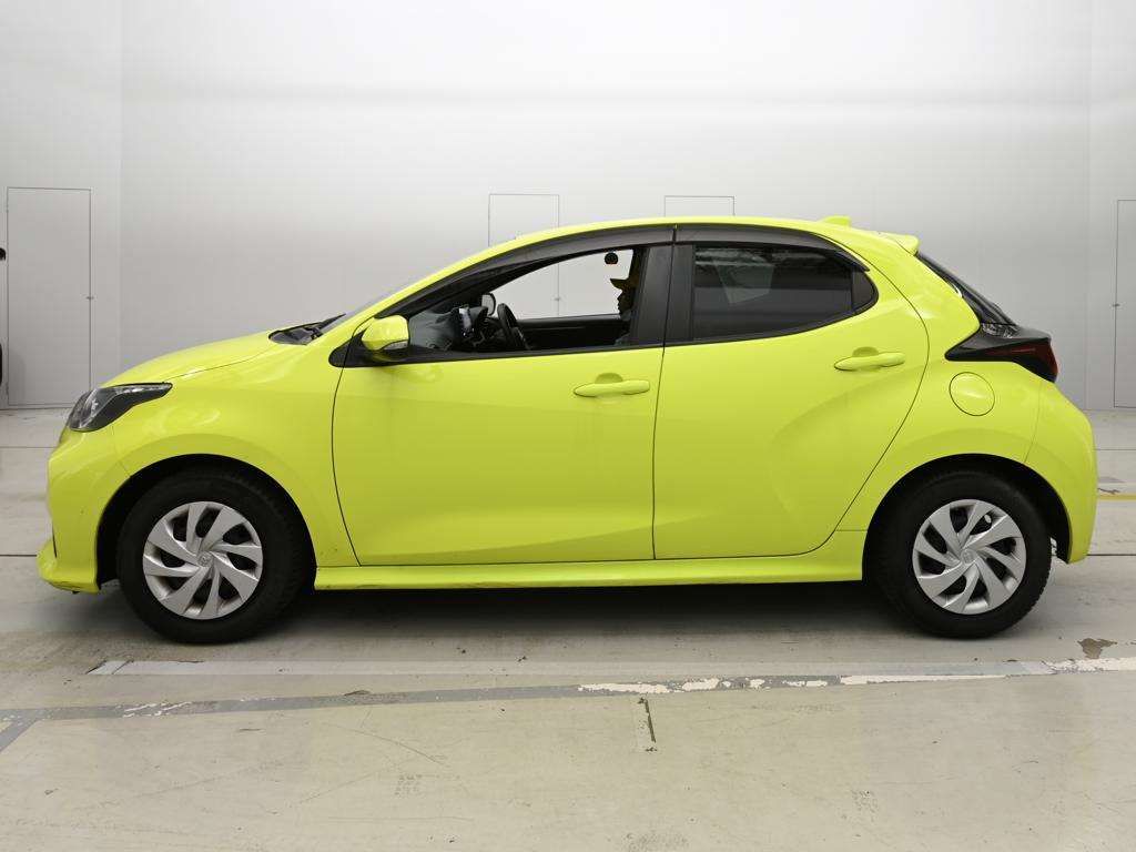2021 Toyota Yaris ハイブリッドX auction photo 4