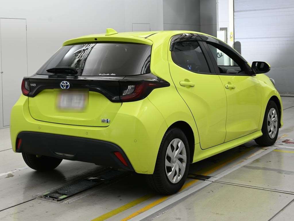 2021 Toyota Yaris ハイブリッドX auction photo 2