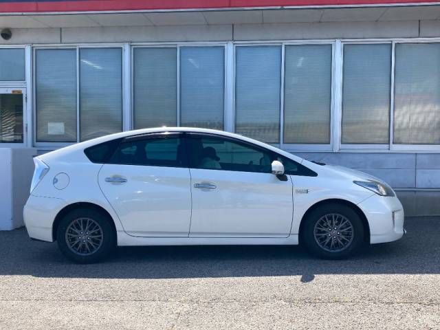 2012 Toyota Prius PHEV G auction photo 2
