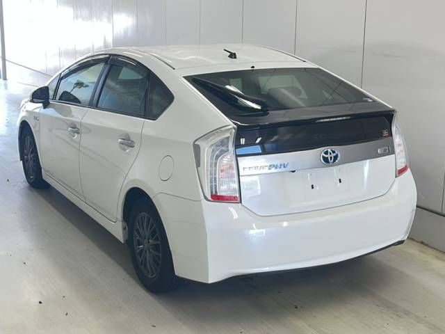 2012 Toyota Prius PHEV G auction photo 3