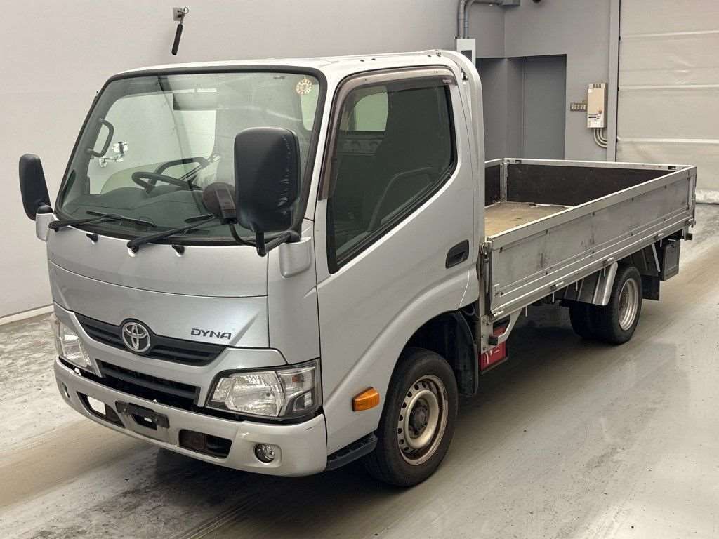 Japan Auction Vehicles 4 2017 Toyota Dyna Long Just Low auction photo
