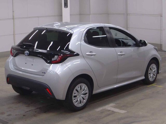 2022 Toyota Yaris ハイブリッドX 4WD auction photo 5