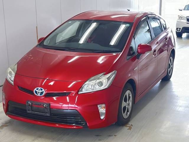 2013 Toyota Prius S Japan auction vehicle