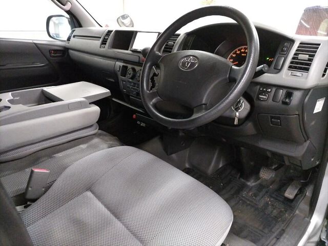 2010 Toyota Hiace キャンピング 4WD auction photo 3