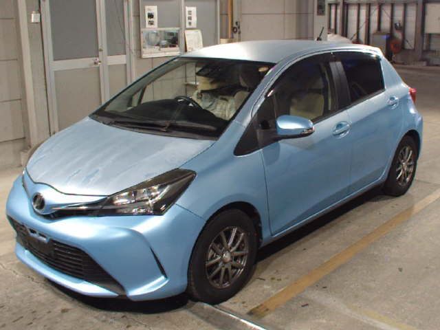 2015 Toyota Vitz F auction photo 4