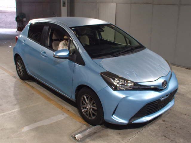2015 Toyota Vitz F Japan auction vehicle