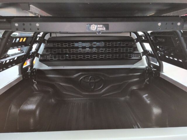 2024 Toyota Hilux Z 4WD auction photo 3