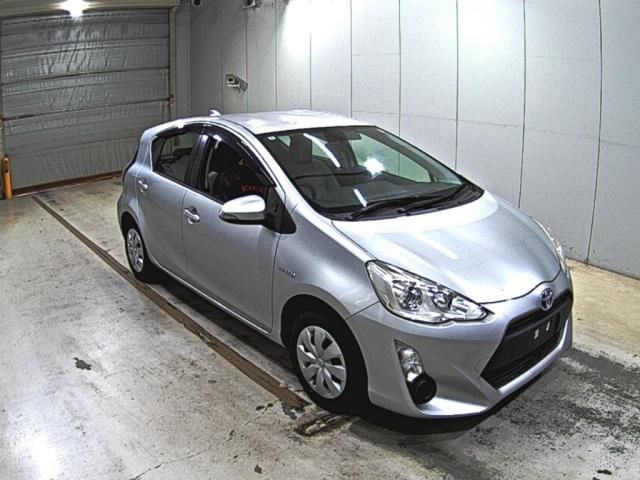 2015 Toyota Aqua L Japan auction vehicle