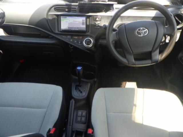 2015 Toyota Aqua L auction photo 3