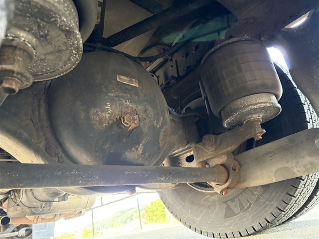 2011 Isuzu タンク車 auction photo 7