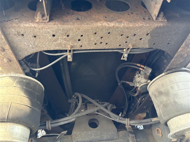 2011 Isuzu タンク車 auction photo 8