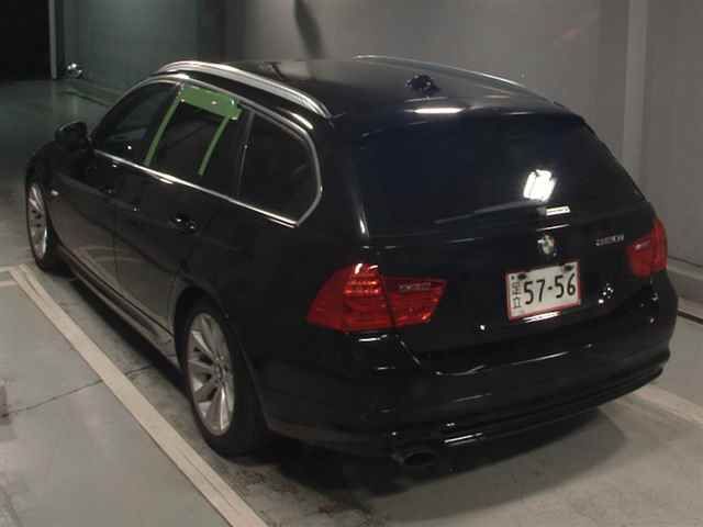 2010 BMW 3 Series 320i Touring Excellence Edition auction photo 2