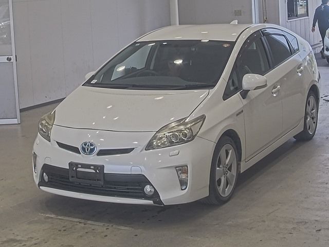 2014 Toyota Prius S ツーリングセレクション Japan auction vehicle