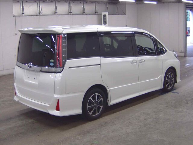 2017 Toyota Noah SI auction photo 5