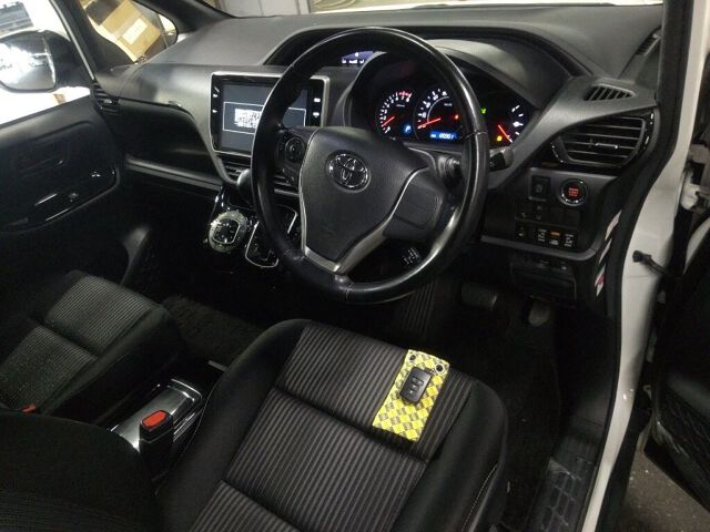 2017 Toyota Noah SI auction photo 3