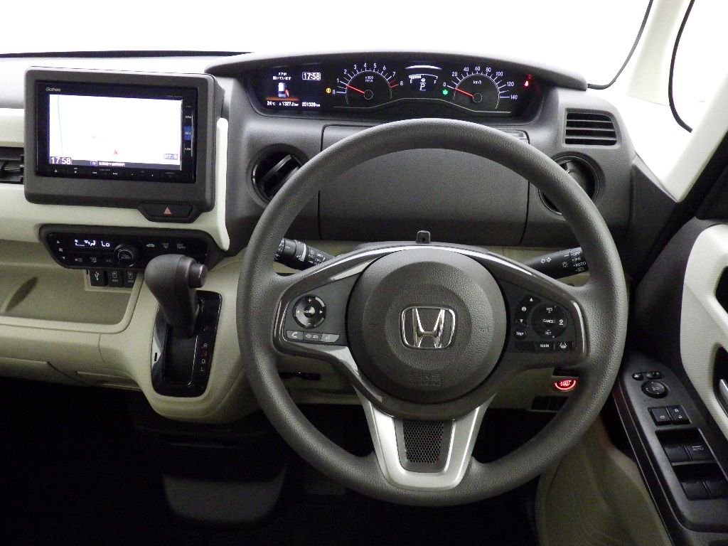 2018 Honda N-BOX 4WD G Lホンダセンシング auction photo 3
