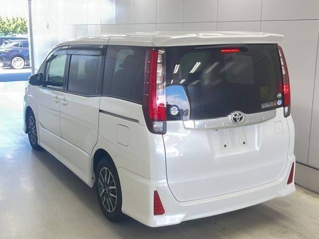 2015 Toyota Noah Si auction photo 3