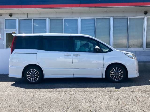 2015 Toyota Noah Si auction photo 2