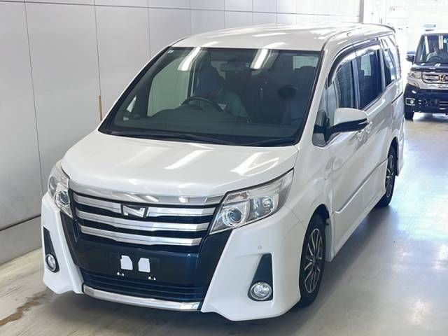 2015 Toyota Noah Si Japan auction vehicle