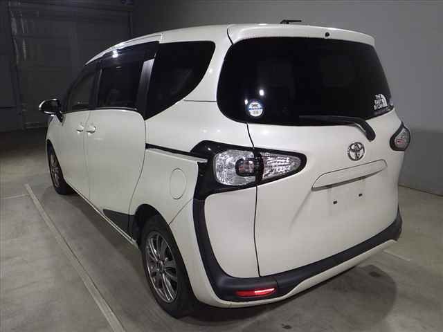 2015 Toyota Sienta G auction photo 4