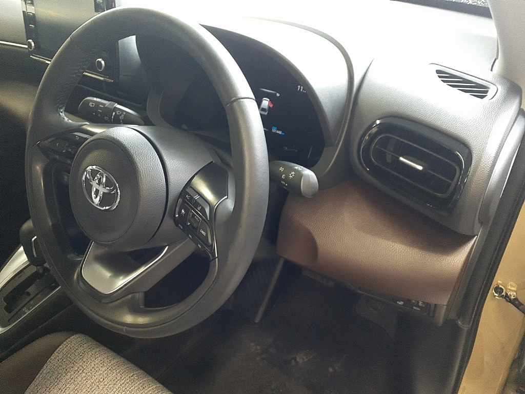 2022 Toyota Yaris Cross Z auction photo 9