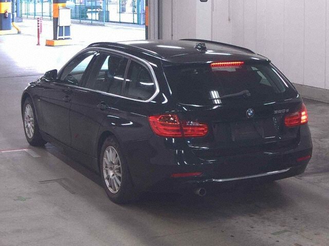 2015 BMW 3 Series 320Dツーリング auction photo 2
