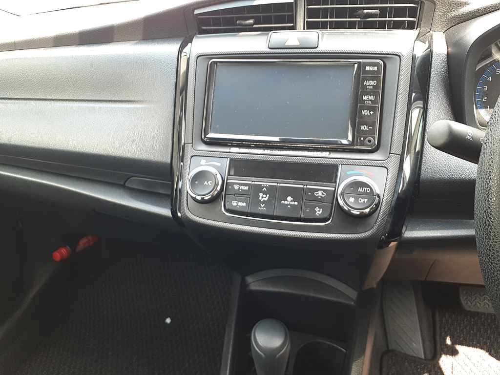2021 Toyota Corolla Axio ハイブリッド EX auction photo 12