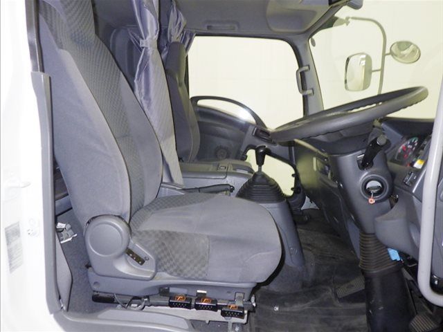 2019 Isuzu Forward Wing auction photo 6