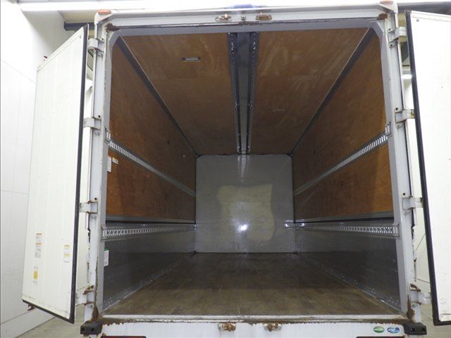 2019 Isuzu Forward Wing auction photo 4