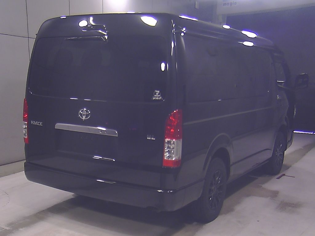 2021 Toyota Hiace 4WD GL auction photo 2