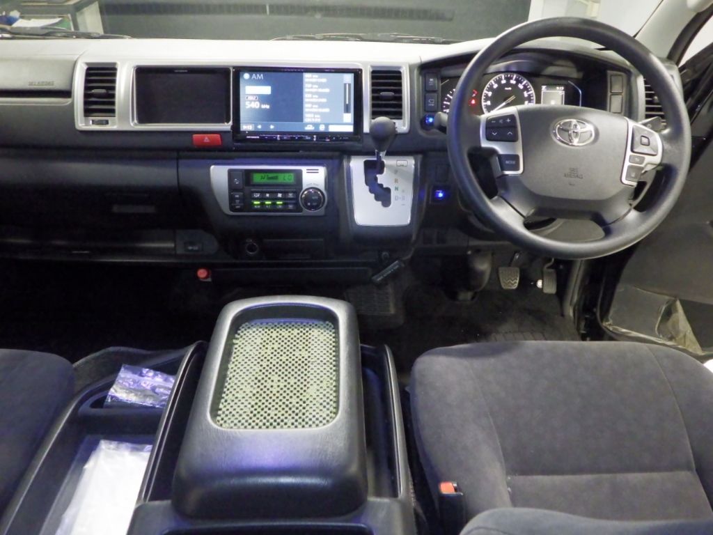 2021 Toyota Hiace 4WD GL auction photo 3