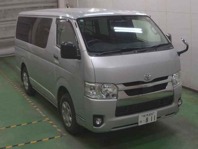 2020 Toyota Hiace 4WD ロングDX GLパッケージ Japan auction vehicle