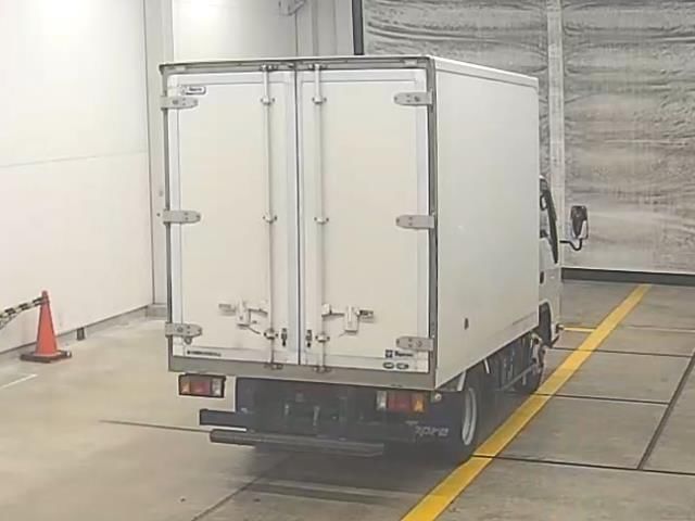 2021 Isuzu Elf Refrigerated and frozen trucks auction photo 2