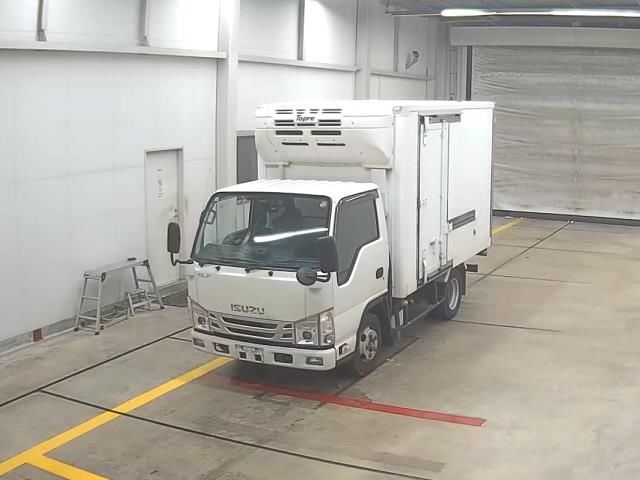 Japan Auction Vehicles 10 2021 Isuzu Elf Refrigerated and frozen trucks auction photo