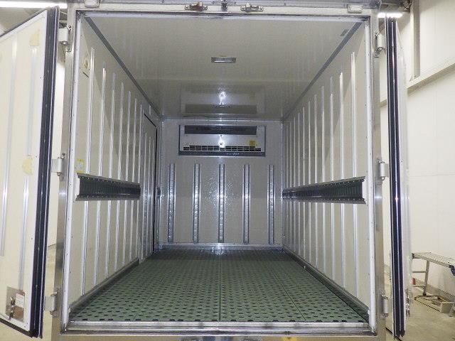 2021 Isuzu Elf Refrigerated and frozen trucks auction photo 4