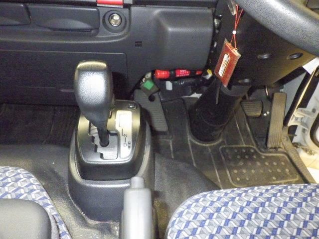 2021 Isuzu Elf Refrigerated and frozen trucks auction photo 8