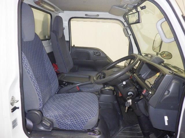 2021 Isuzu Elf Refrigerated and frozen trucks auction photo 6