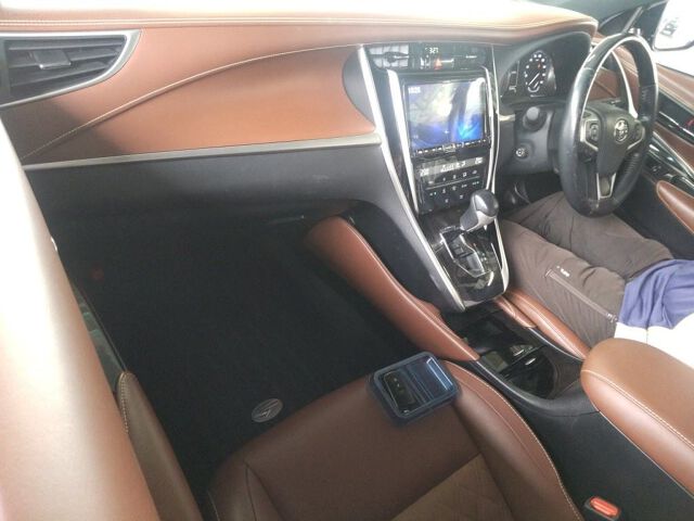 2019 Toyota Harrier premium auction photo 3