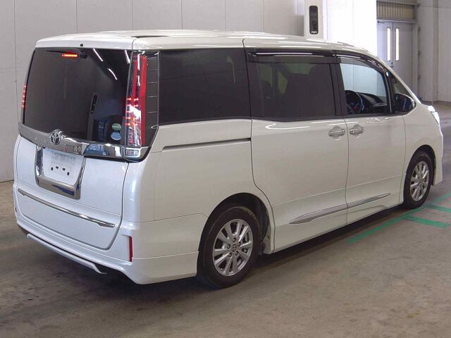 2017 Toyota Noah G auction photo 5